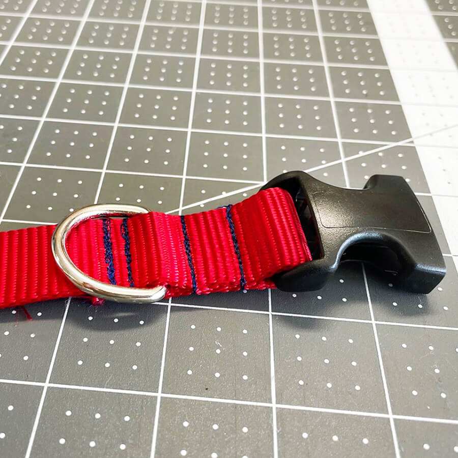Large/extra-large pet collar in green and red fabric